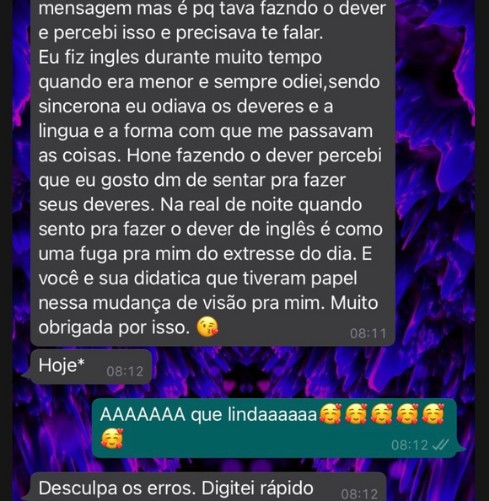 Print de mensagem de aluna no WhatsApp elogiando as aulas de inglês